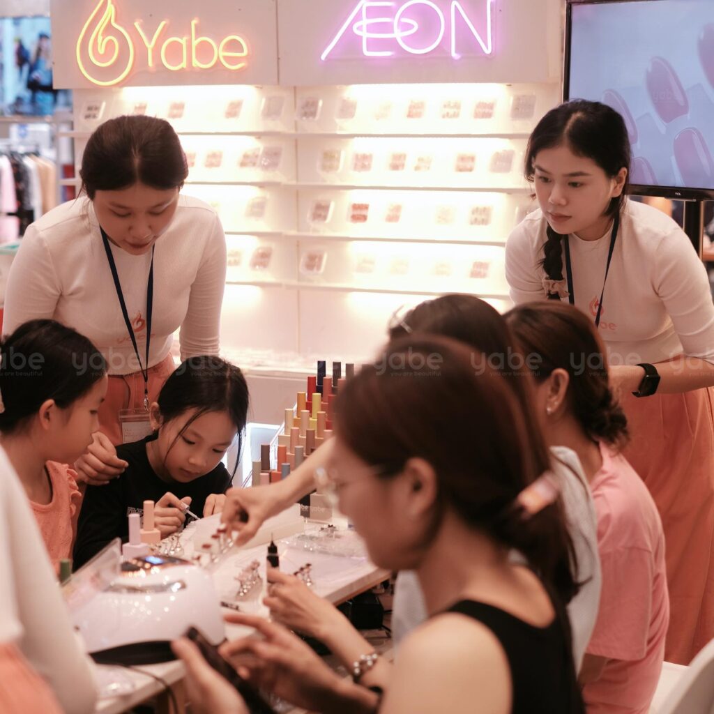 Why Choose Yabe as Your Leading Handmade Press-on Nail Distributor? 13 Why choose yabe as your leading handmade press-on nail distributor?