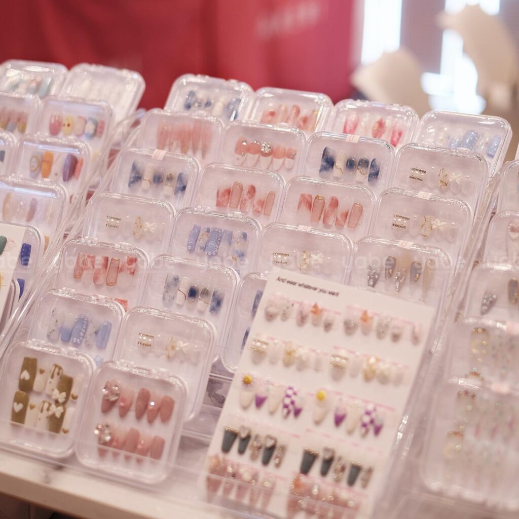 Why Choose Yabe as Your Leading Handmade Press-on Nail Distributor? 4 Why choose yabe as your leading handmade press-on nail distributor?