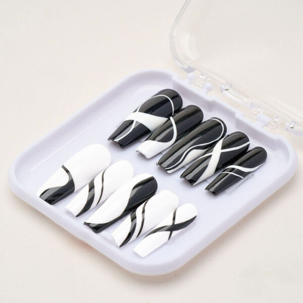 Press on nails trendy white 1121