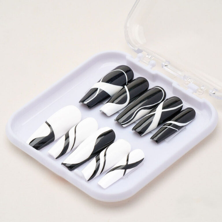 Press on nails trendy white 1121