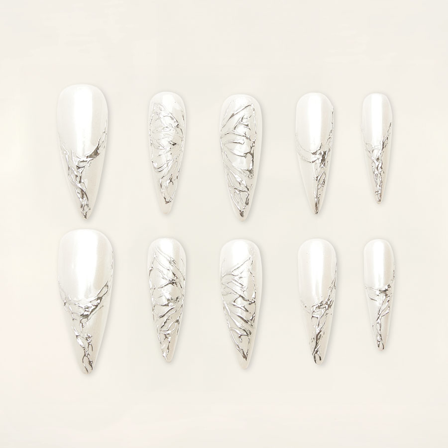 Press on nails trendy white 1541