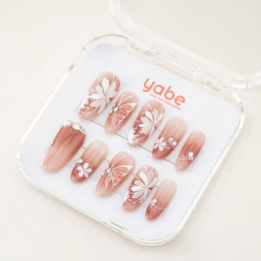 Press on nails luxury cream 1678