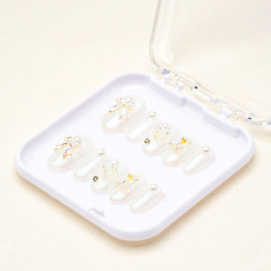 Press on nails lovely white noel 1706